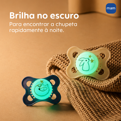 Chupeta MAM Original Night 0-6 Meses Rosa com Botão Brilha no Escuro e Caixa Esterilizadora